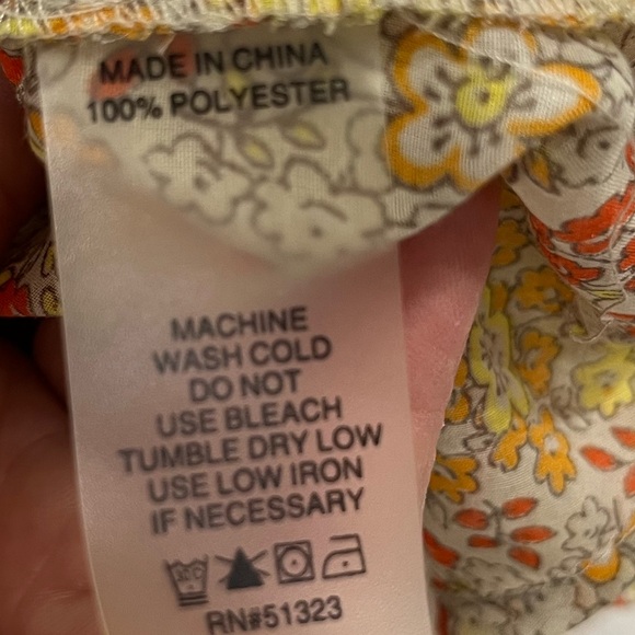 TWO BY VINCE CAMUTO FLORAL BUTTON TOP - Picture 12 of 13